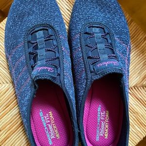 Skechers slip on shoes